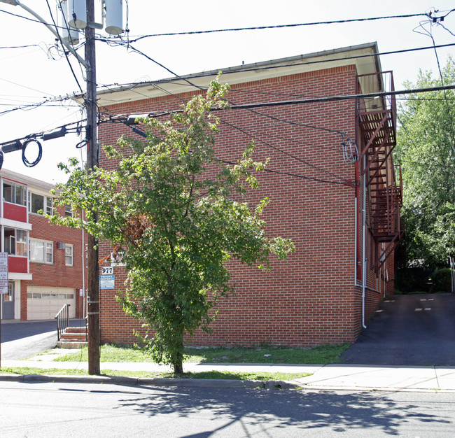 977 Stuyvesant Avenue in Irvington, NJ - Building Photo - Building Photo