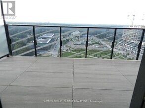 25 McMahon Dr in Toronto, ON - Building Photo - Building Photo