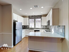 398 Metro Ln in West Sacramento, CA - Foto de edificio - Building Photo