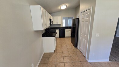 2350 Blue Sapphire Cir in Orlando, FL - Building Photo - Building Photo
