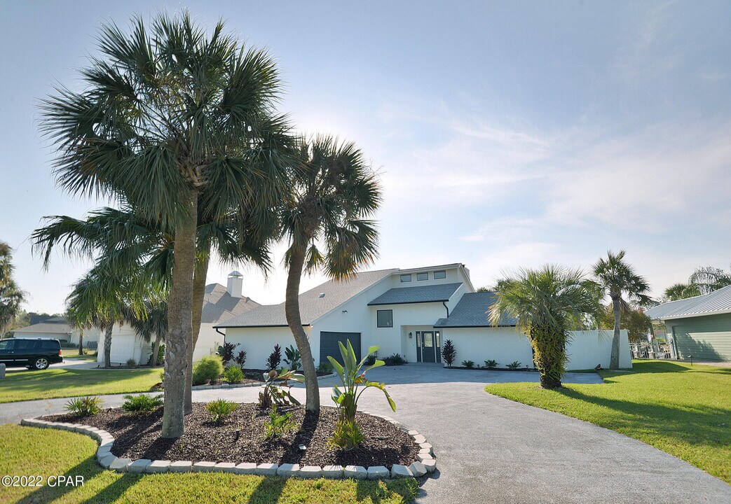 413 Wahoo Rd in Panama City Beach, FL - Building Photo