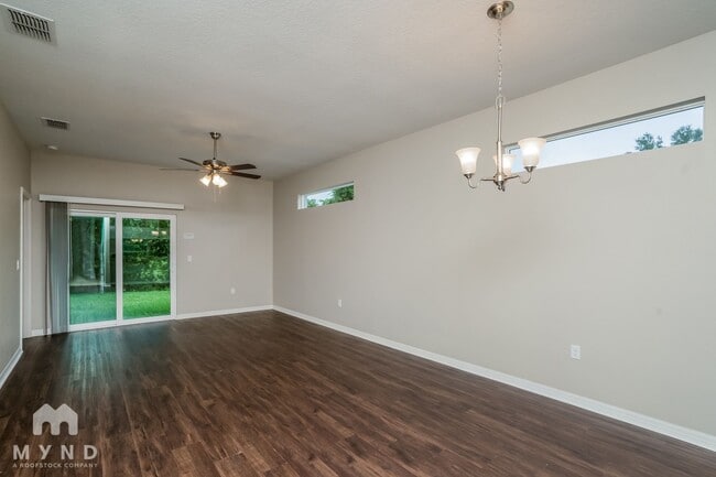 7951 Harbor Bridge Blvd in New Port Richey, FL - Foto de edificio - Building Photo