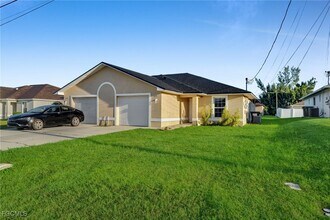 1619 SW 33rd St in Cape Coral, FL - Foto de edificio - Building Photo