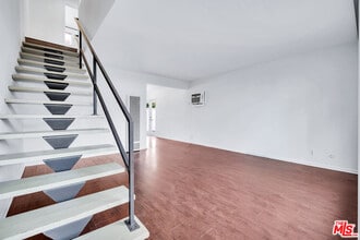 5529 Cartwright Ave in Los Angeles, CA - Building Photo - Building Photo