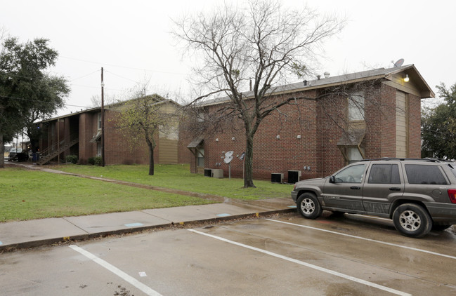 Quinlan Plaza Apartments in Quinlan, TX - Building Photo - Building Photo