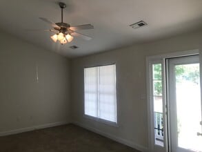 1120 Crescent Meadows Dr, Unit B in Nashville, NC - Foto de edificio - Building Photo