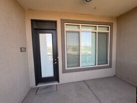 425 W Rio Salado Pkwy in Tempe, AZ - Building Photo