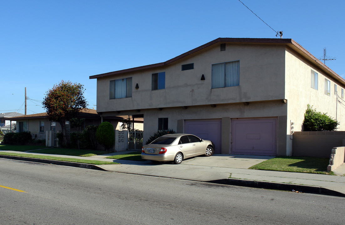 11734 Menlo Ave in Hawthorne, CA - Building Photo