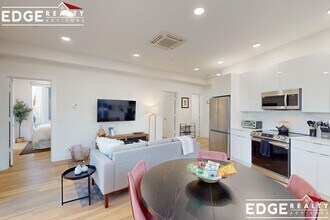 38 Hichborn St, Unit 505 in Boston, MA - Foto de edificio - Building Photo