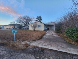 1122 E Alice St in Shawnee, OK - Building Photo