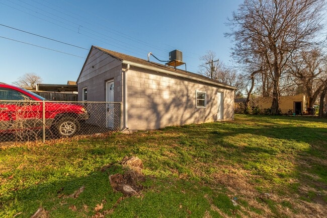 1345 N Lewis Pl in Tulsa, OK - Building Photo - Building Photo