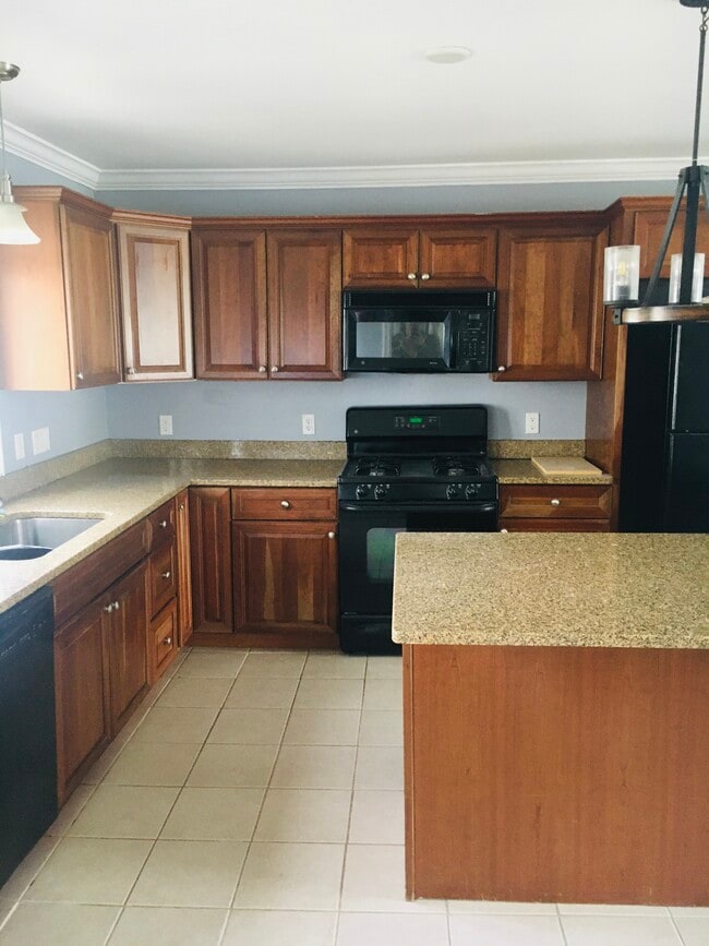 2720 State St, Unit 13 in Hamden, CT - Building Photo - Building Photo