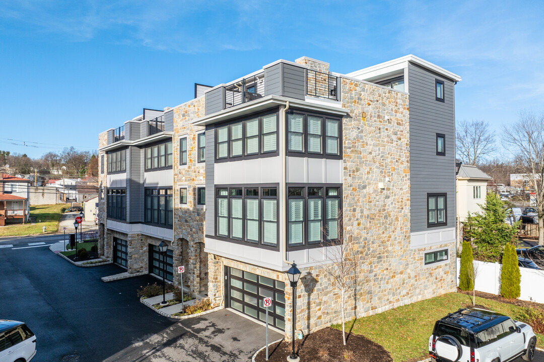 Brownstones at Berkley in Devon, PA - Building Photo