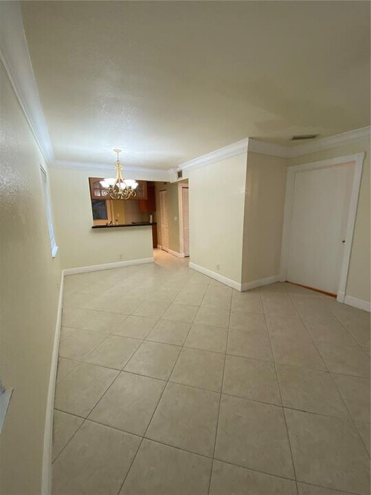 3777 NW 78th Ave, Unit 5E in Hollywood, FL - Building Photo