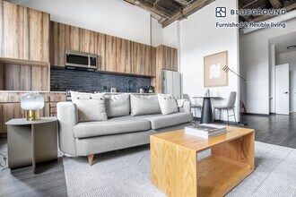 150 N Ashland Ave in Chicago, IL - Building Photo - Building Photo