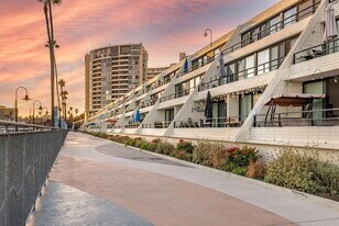 The Promenade at Marina City Club in Marina Del Rey, CA - Building Photo