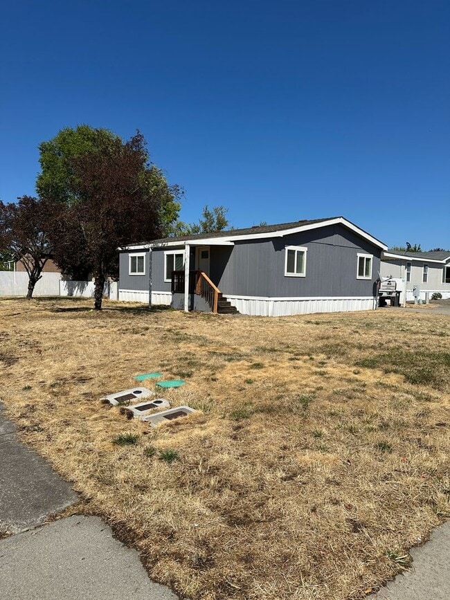 8276 24th St in White City, OR - Building Photo - Building Photo