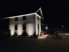 34 Union St, Unit B in Milford, NH - Building Photo - Building Photo