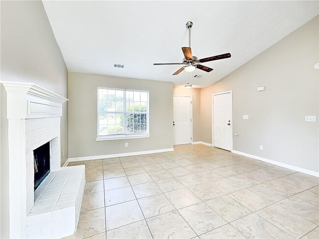 136 Pecan Dr in Griffin, GA - Building Photo - Building Photo