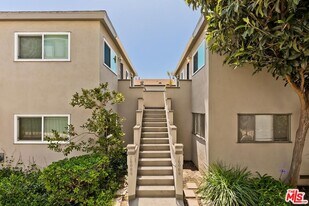 1606 S Bundy Dr in Los Angeles, CA - Building Photo