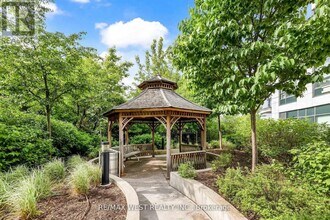 840-1840 Queens Plate Dr in Toronto, ON - Building Photo - Building Photo