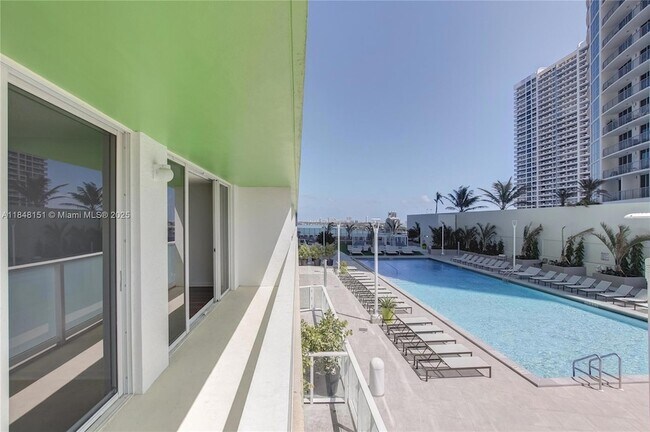 property at 1756 N Bayshore Dr