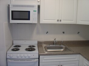 208 Undercliff Ave in Edgewater, NJ - Building Photo - Building Photo