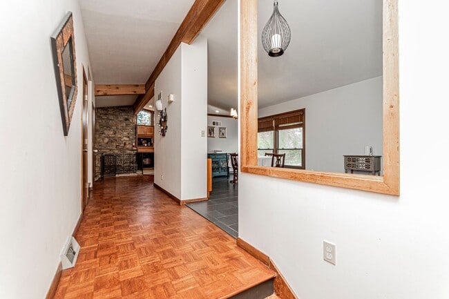 144 S Dartmouth Dr in Manhattan, KS - Building Photo - Building Photo