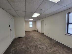 2114 Darby Rd in Havertown, PA - Foto de edificio - Building Photo