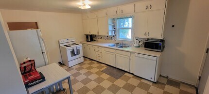 528 Broadway St in Eau Claire, WI - Building Photo - Building Photo