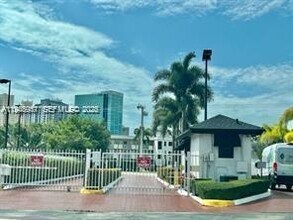 7725 SW 86th St in Miami, FL - Building Photo - Building Photo