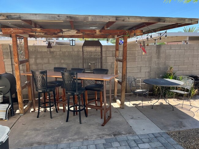 2530 N 14th St, Unit 14th St Apartment in Phoenix, AZ - Foto de edificio - Building Photo