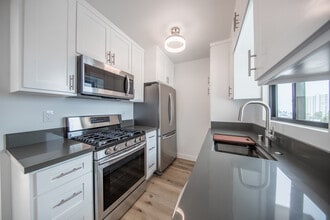 301 Ashland Ave in Santa Monica, CA - Building Photo - Building Photo