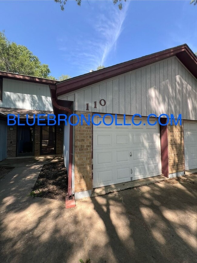 110 SW Oxford Pl