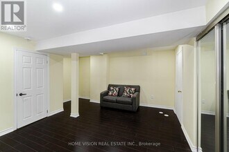 6 Nova Scotia Rd in Brampton, ON - Building Photo - Building Photo