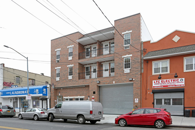 10232 Corona Ave in Corona, NY - Foto de edificio - Building Photo