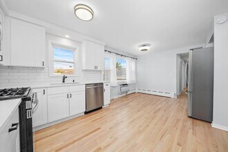 7836 W Addison St in Chicago, IL - Building Photo - Building Photo