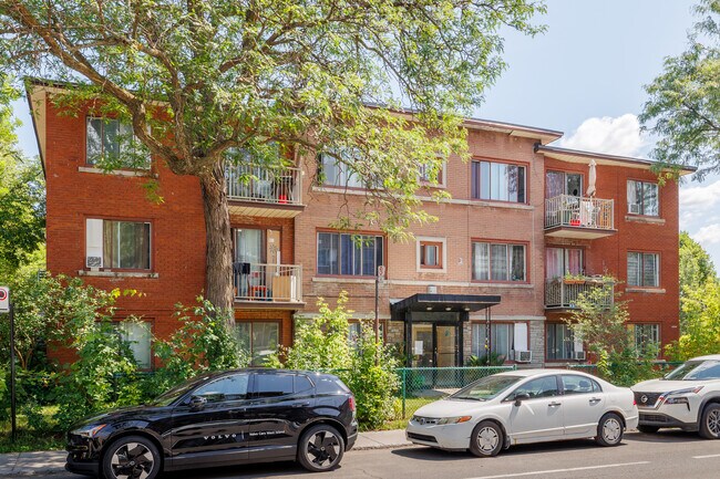 11955 Grenet Rue in Montréal, QC - Building Photo - Building Photo