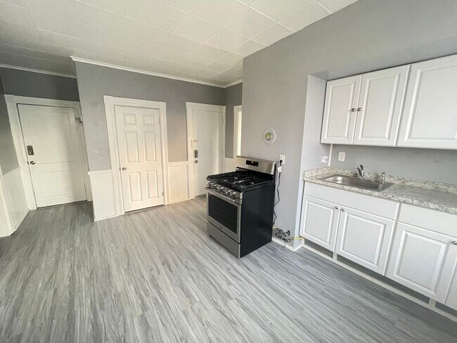 57 Cleveland St in Manchester, NH - Building Photo - Building Photo