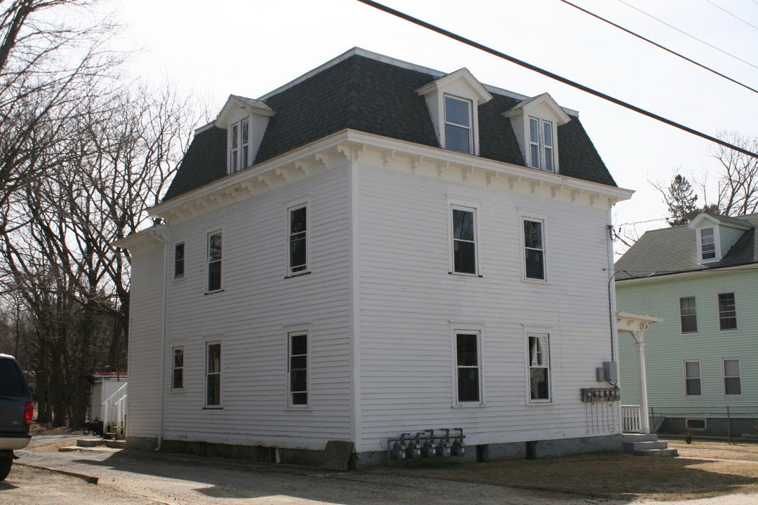 65 Reynolds St in Danielson, CT - Foto de edificio