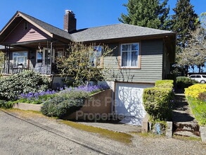 4 Webster Pl in Bremerton, WA - Building Photo - Building Photo