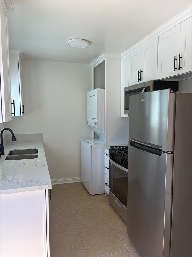 10720 Charnock Rd, Unit 10720.5 Charnock Rd, LA CA 90034 in Los Angeles, CA - Building Photo - Building Photo