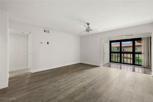6142 Whiskey Creek Dr in Ft. Myers, FL - Building Photo