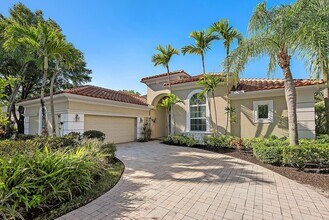 8988 Lakes Blvd in West Palm Beach, FL - Building Photo - Building Photo