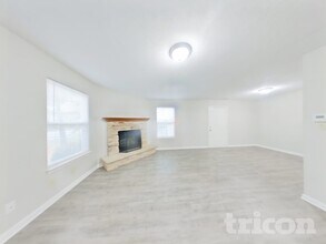 1296 Edgewater Dr in Greenwood, IN - Foto de edificio - Building Photo