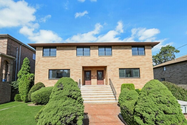 property at 2413 Hammett Ave
