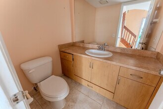 626 NE 195th St in Miami, FL - Building Photo - Building Photo