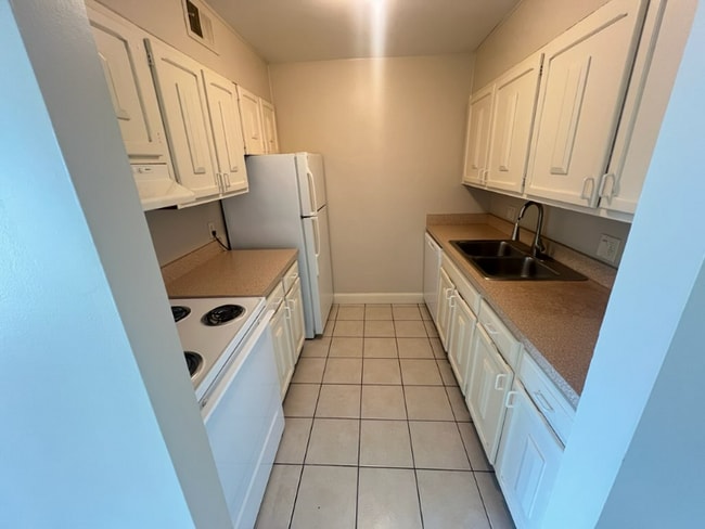 4401 S 27th St in Lincoln, NE - Building Photo - Building Photo