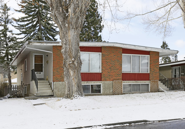 2329 7th Ave NW in Calgary, AB - Building Photo - Primary Photo