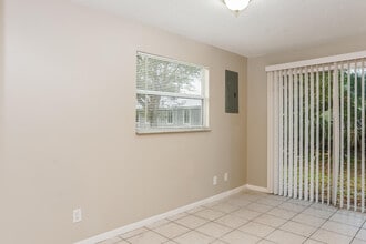 6576 4th Ln in Vero Beach, FL - Building Photo - Building Photo